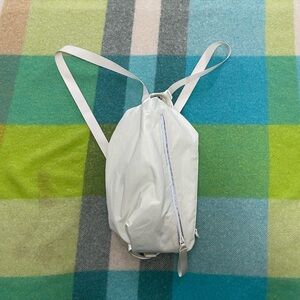 Lululemon Fast Track Bag Beige